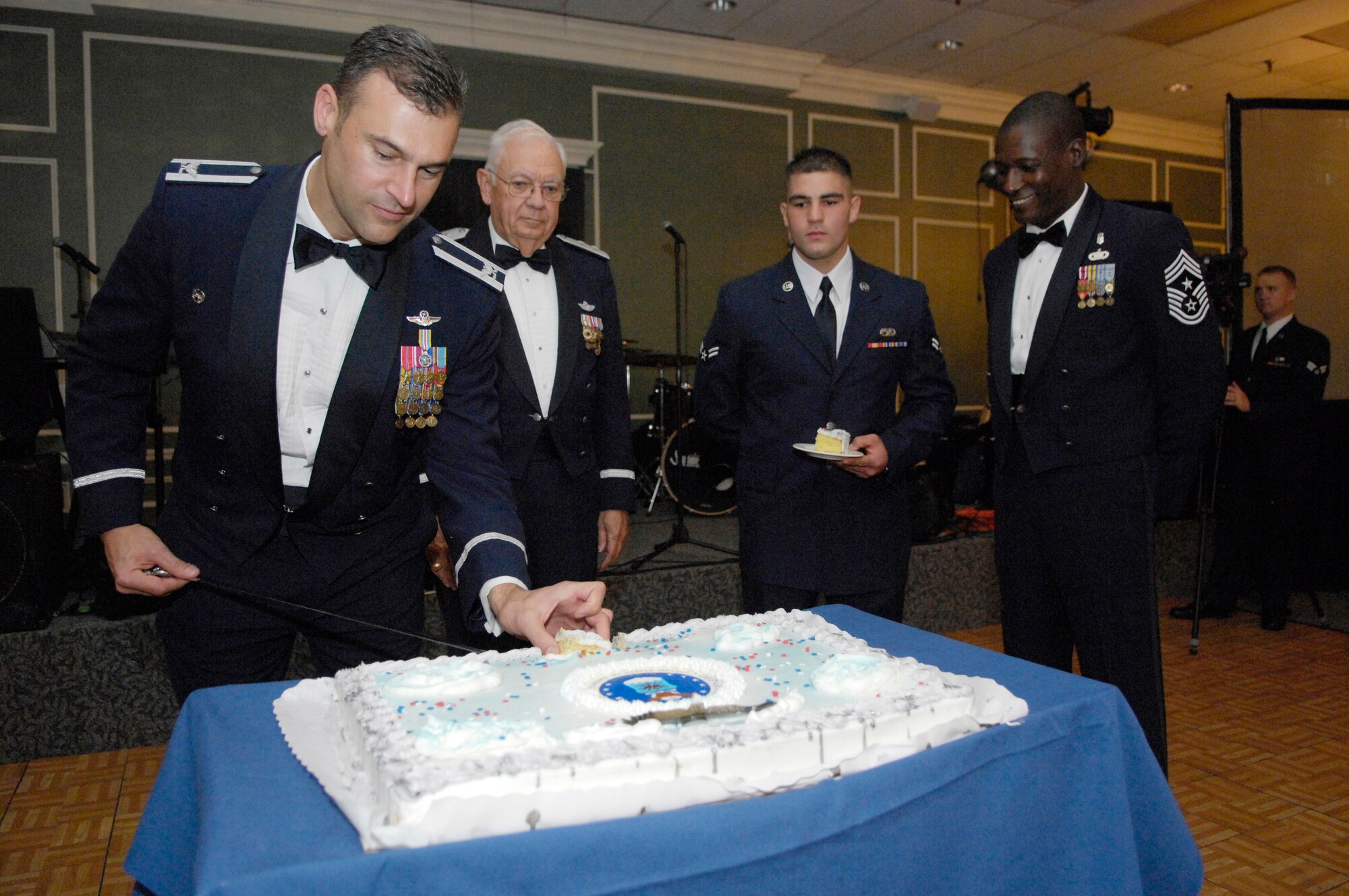 SHAW AIR FORCE BASE, S.C. -- Colonel Joseph Guastella, 20th Fighter Wing commander, cuts a piece of cake for retired Maj. Gen. Tom Olson as Airman 1st Class Steven Durand, 20th Logistics Readiness Squadron, and Command Chief Lefford Fate look on, Sept. 12. During the cake-cutting ceremony, the most senior and most junior Air Force members present are given the first two slices. (U.S. Air Force photo/Senior Airman Kathrine McDowell)