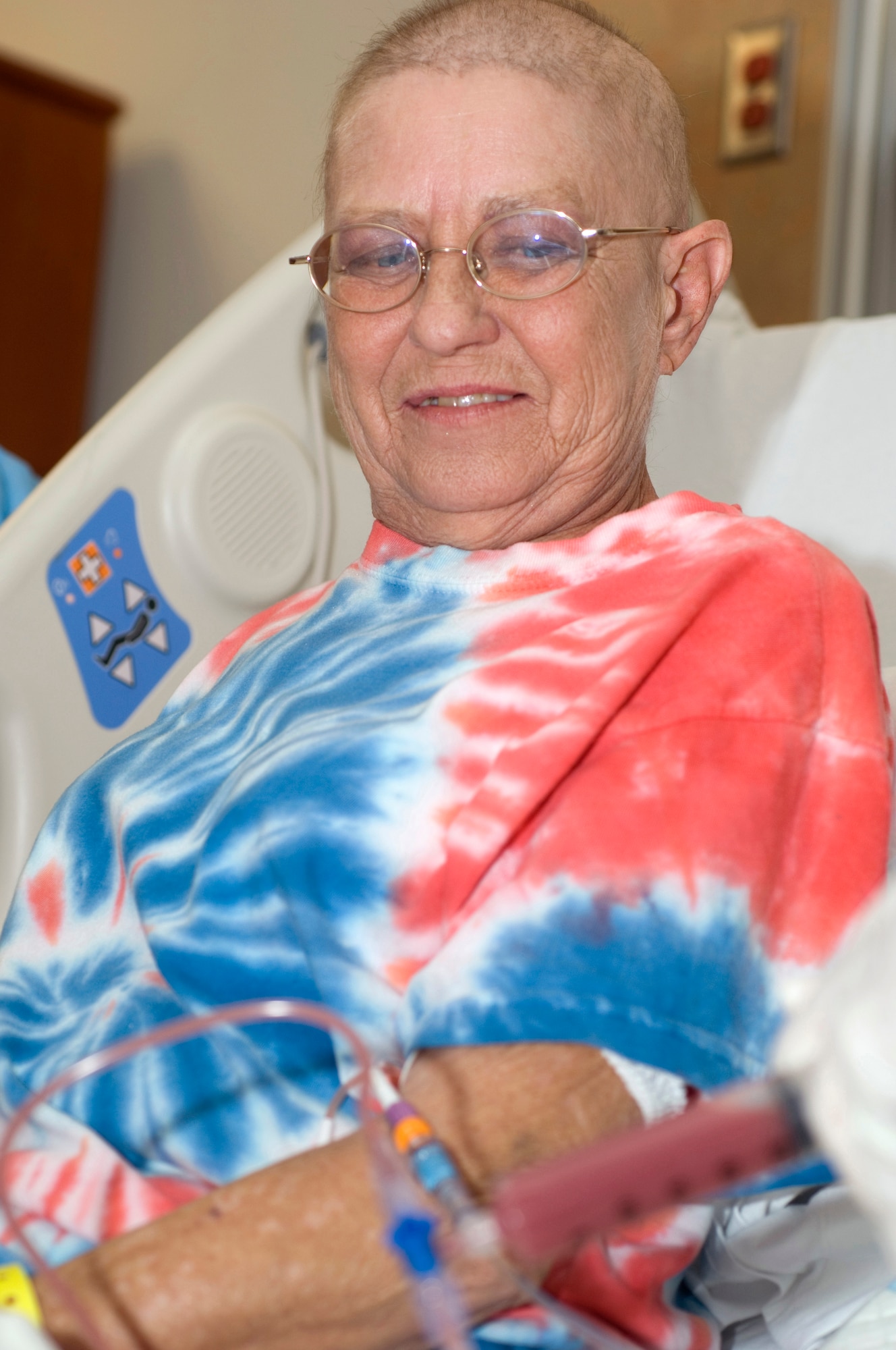 Christine Jackson watches as bone marrow stem cells are slowly injected into her bloodstream at Wilford Hall Medical Center, Lackland Air Force Base, Texas, Sept. 10. It was the first time this type of transplant, from a matching unrelated donor, was performed in a Department of Defense hospital. Ms. Jackson was diagnosed with cancer in 2007 and went through chemotherapy, only to discover a few months ago that it had relapsed.  Without the transplant, her condition would have been fatal.  (U.S. Air Force photo by Staff Sgt. Robert Barnett)(RELEASED)
