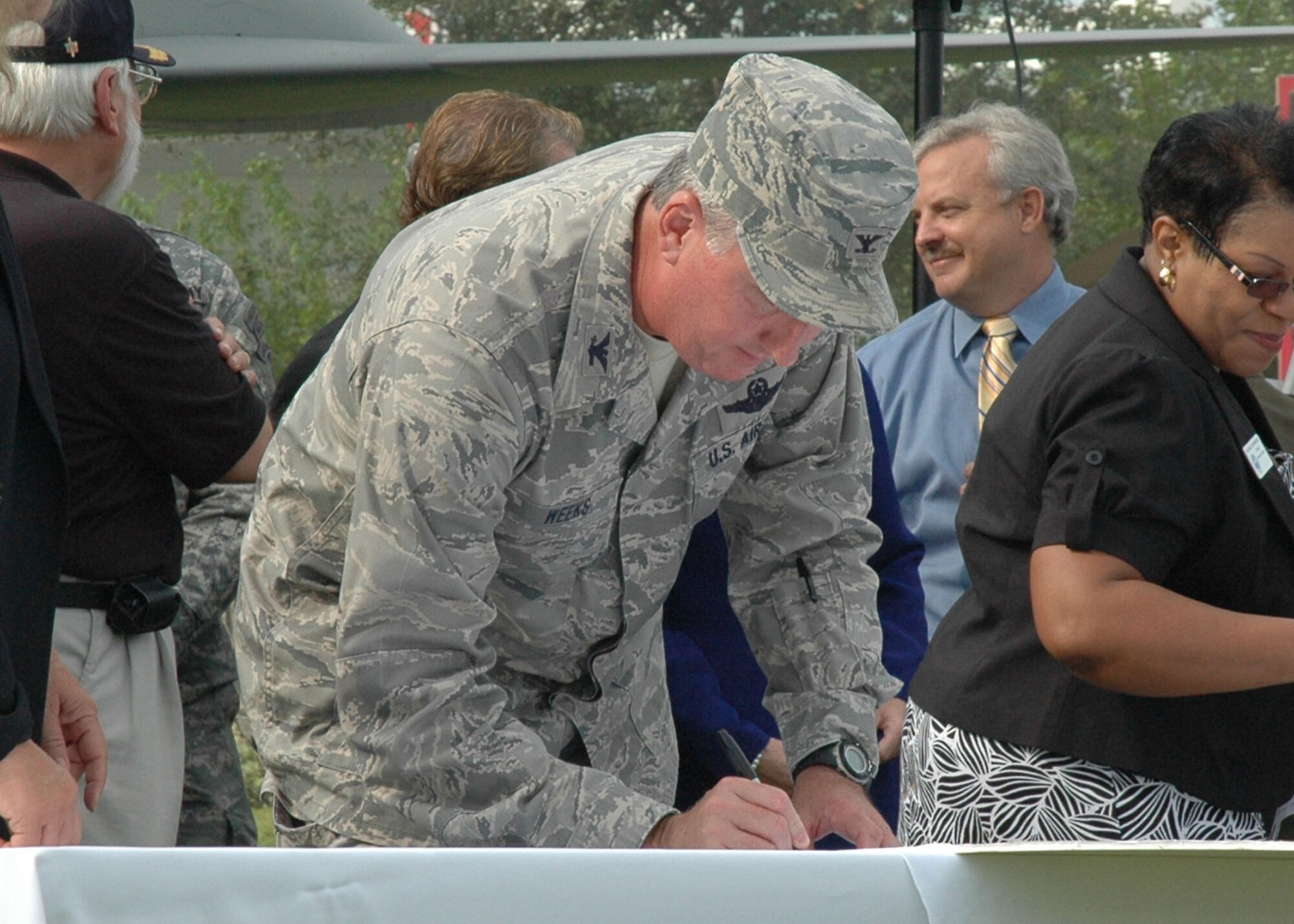 Colonel Weeks signs the community covenant during a ceremony held Sept. 1 at the Northwest Florida Regional Airport. (U.S. Air Force photo/Dan Neely)