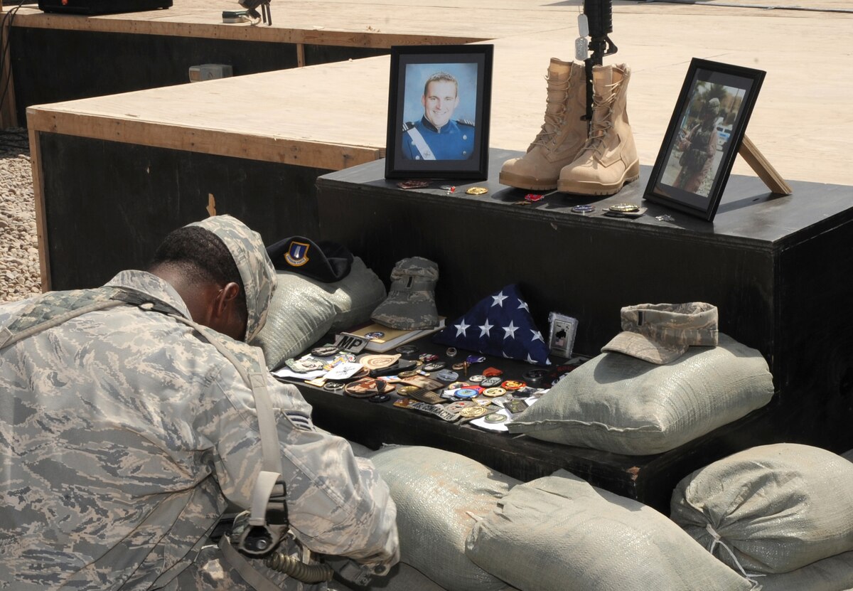 Sather Airmen say farewell to fallen comrade > U.S. Air