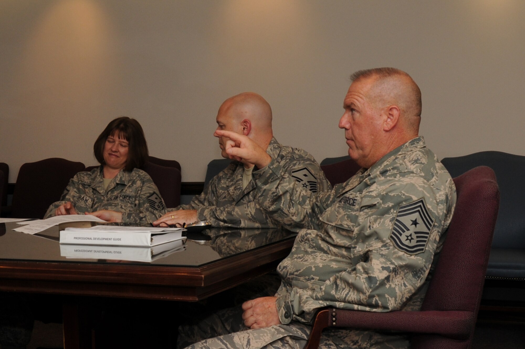 Command Chief Master Sgt. John M. Anderson of the 94th Airlift Wing mentors first sergeants about the importance of providing performance feedback to Airmen during a training session Sept. 12. (U.S. Air Force photo/Tech. Sgt. Nicholas Ontiveros)