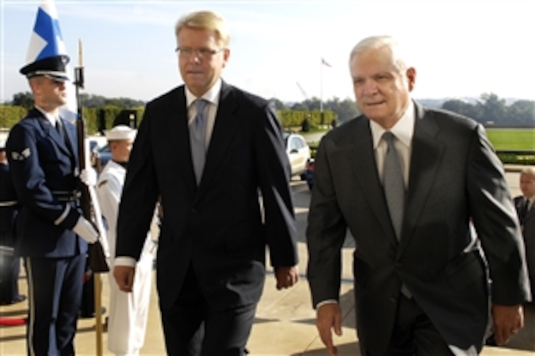 U.S. Defense Secretary Robert M. Gates, right, escorts Finnish Defense Minister Jyri Hakamies through an honor cordon into the Pentagon to discuss bilateral defense issues, Sept. 15, 2009.  