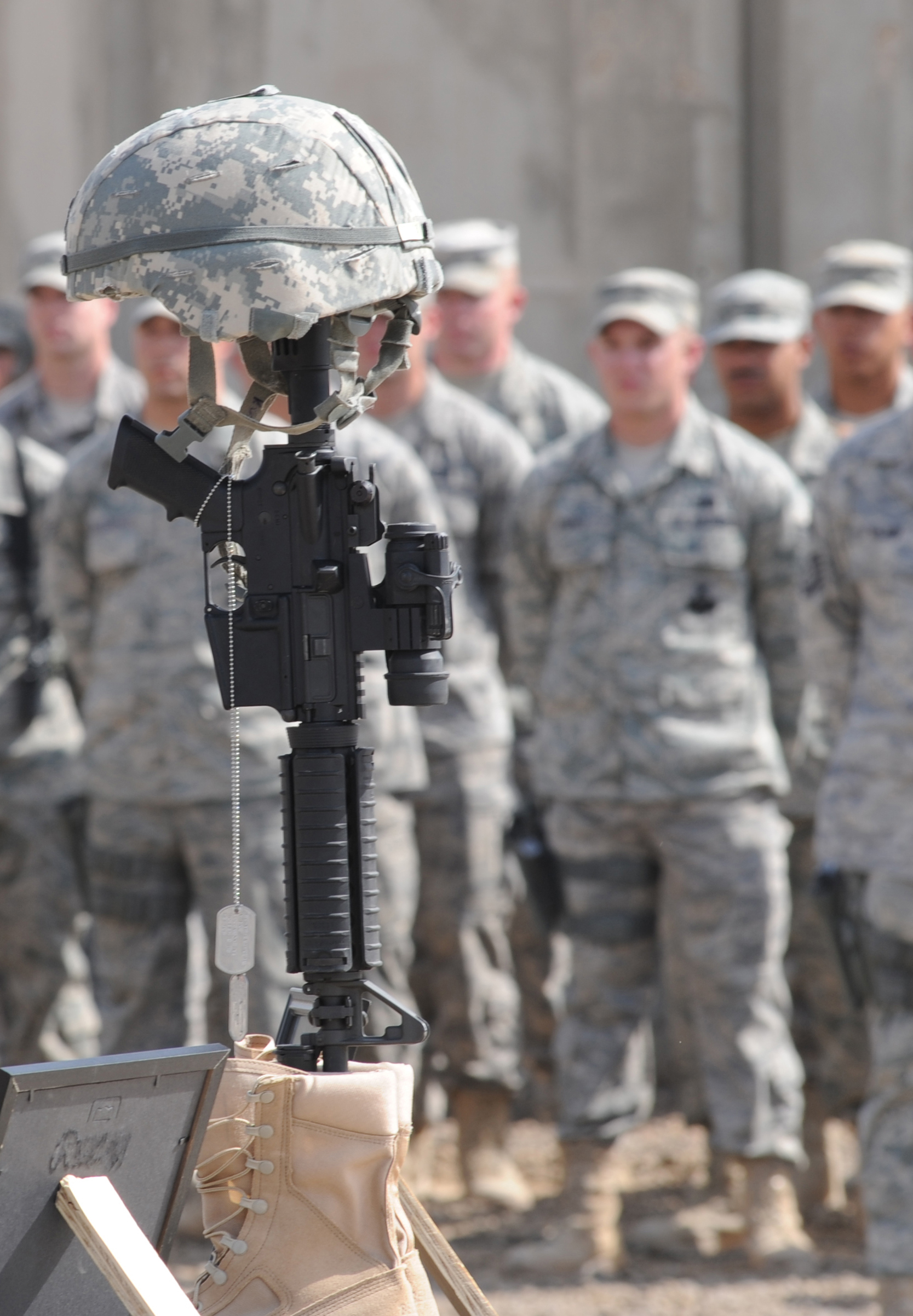 ネオ ですAIR MAN（SECURITY FORCE IN IRAQ） Top Cop:' Airmen remember fallen SF officer in Iraq > Air