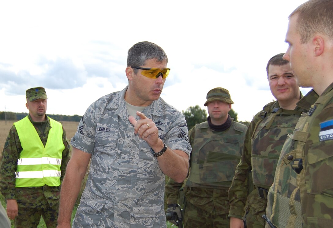 Master Sgt. Jay Lemley, a Joint Terminal Attack Controller assigned to USAFE’s Operations Directorate Close Air Support Branch, provides feedback to Estonian Forward Air Controllers after completing day two of NATO’s Baltic Region Training Event IV Alpha near Tallinn, Estonia Tuesday. (U.S. Air Force Photo by Master Sgt. Gino Mattorano)