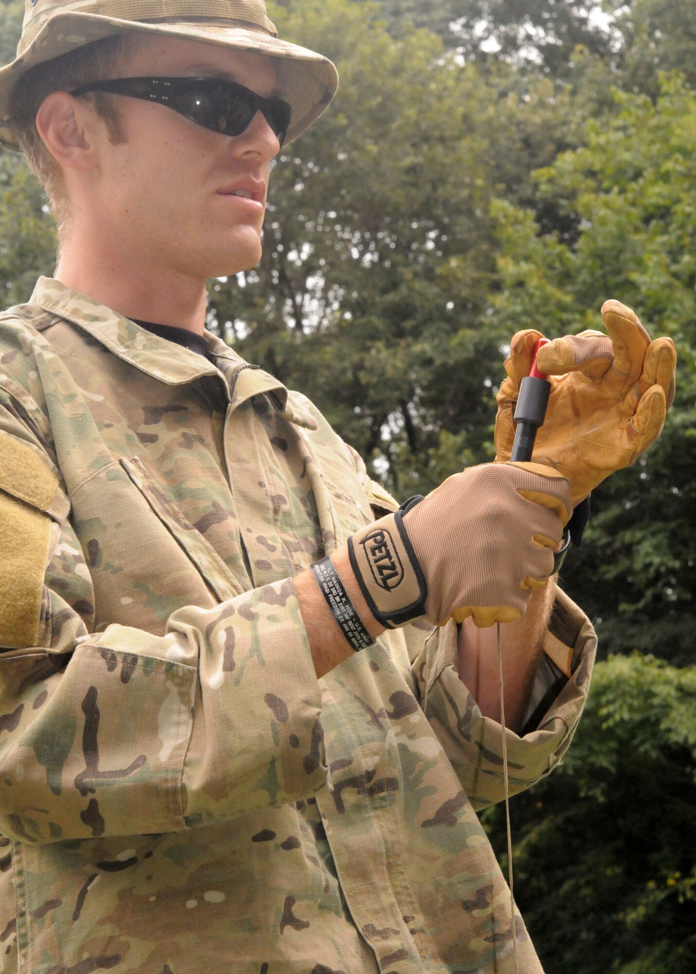 YOKOTA AIR BASE, Japan -- Staff Sgt. Steven Raethel, 374th Operations Support Squadron Survival, Evasion, Resistance and Escape specialist, explains how to properly use a Gyrojets or Signal Kit Personal Distress device during recent combat survival refresher training at Tama Hills Recreation Area. (U.S. Air Force photo/Staff Sgt. Veronica Pierce) 
