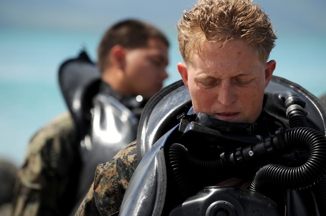 Petty Officer 3rd Class Patrick Terrassa, a special amphibious reconnaissance corpsman with Reconnaissance Platoon, Battalion Landing Team 2/4, readies his dive equipment for a refresher dive in Kaneohe Bay, Hawaii, Sept. 17. Members of the platoon practiced methods of insertion during their training Sept. 17-22.