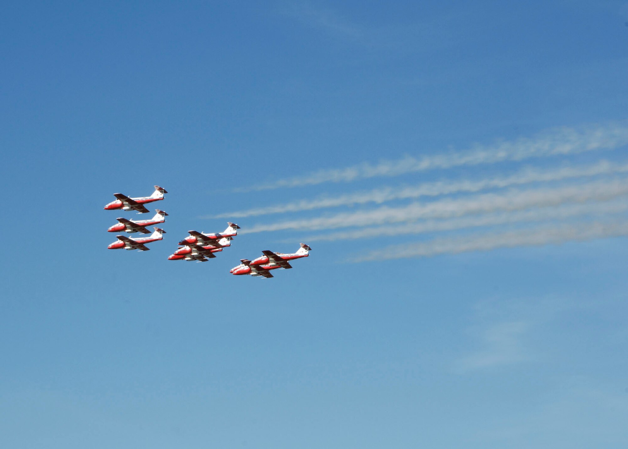 SCOTT AIR FORCE BASE, Ill. -- The Canadian air forces Snowbirds arrieved yesterday from Quebec, Canada. For some of them this is their first time in the area. This morning, they went to check out The St. Louis Arch in St. Louis, Mo. 
(U.S. Air Force photo/Airman 1st Class Tristin English)