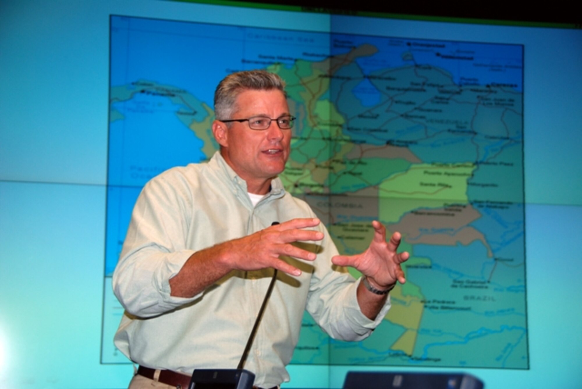 Mr. Keith Stansell, a survivor of Revolutionary Armed Forces 
of Columbia imprisonment, recently visited the 601st Air and Space Operations 
Center and delivered a presentation to AOC members depicting his 
five-and-a-half years in captivity. U.S. Air Force photo by Maj. Steve Burke
