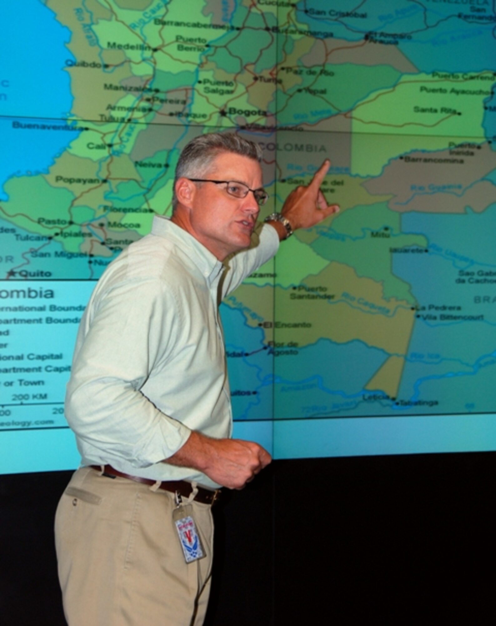 Mr. Keith Stansell, a survivor of Revolutionary Armed Forces 
of Columbia imprisonment, recently visited the 601st Air and Space Operations 
Center and delivered a presentation to AOC members depicting his 
five-and-a-half years in captivity. U.S. Air Force photo by Maj. Steve Burke
