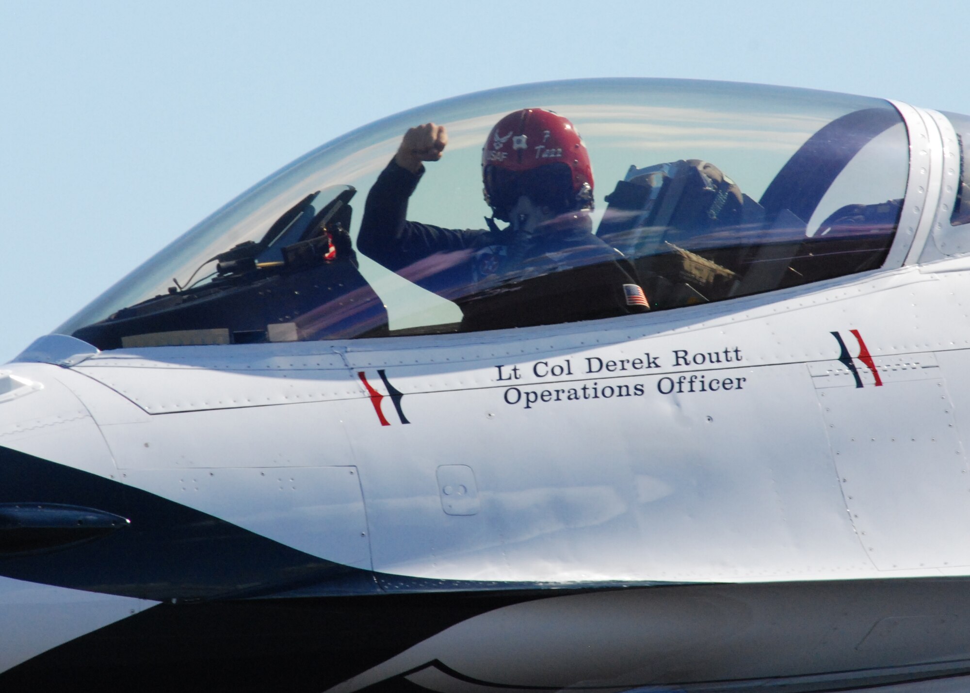 HICKAM AIR FORCE BASE, Hawaii -- The Thunderbirds, U.S. Air Force Demonstration Squadron, arrive in typical style over Hickam Air Force Base, Hawaii, during their initial arrival for "Wings Over the Pacific," Sept. 16. The Thunderbirds will demonstrate the capabilities the F-16 Fighting Falcon by performing combat maneuvers during their aerial portion of the weekend event Sept. 19-20. This is Hickam?s first open house since 2003, and a crowd of more than 120,000 are expected to visit during the weekend.  (U.S. Air Force photo/Staff Sgt. Mike Meares)