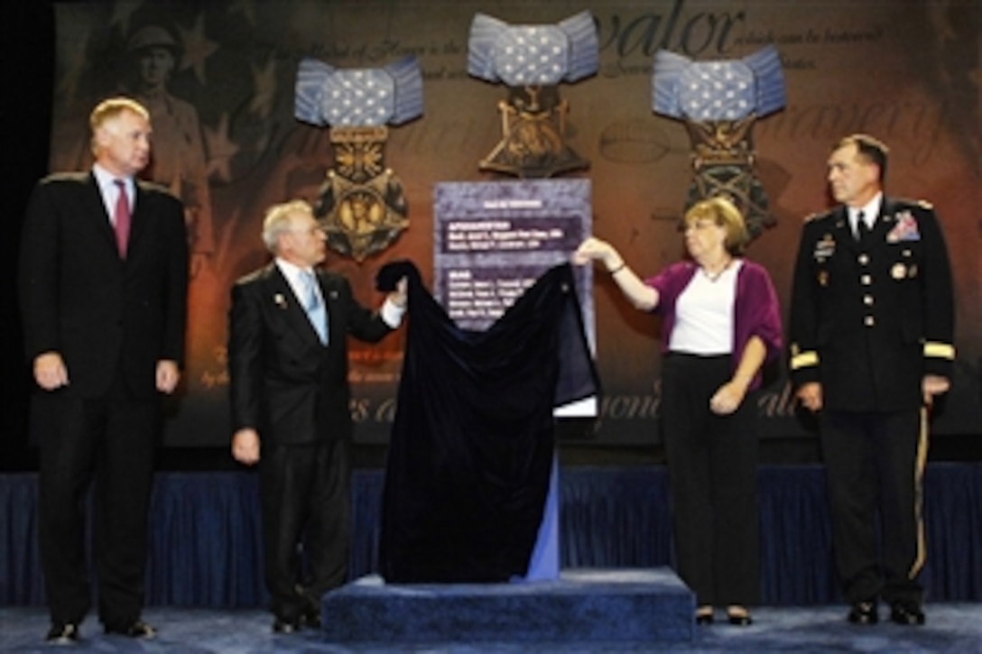 Left to right, Deputy Defense Secretary William J. Lynn, Paul Monti, Janet Monti and Vice Chief of Staff of the Army Peter W. Chiarelli stand in honor during the unveiling of the plaque for Medal of Honor recipient U.S. Army Sgt. 1st First Class Jared C. Monti during an induction into the Hall of Heroes ceremony at the Pentagon, Sept. 18, 2009.  