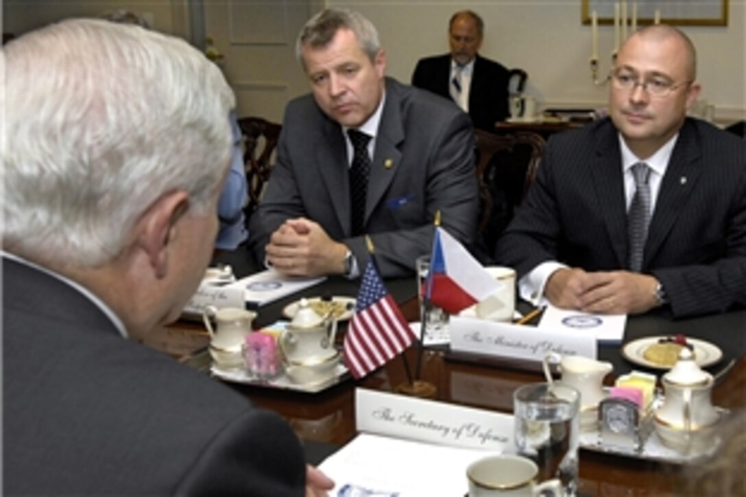 Czech Defense Minister Martin Bartak, right, meets with U.S. Defense Secretary Robert M. Gates, left foreground, at the Pentagon, Sept. 18, 2009. Czech Ambassador to the U.S. Petr Kolar, center, also participated in the defense discussions.