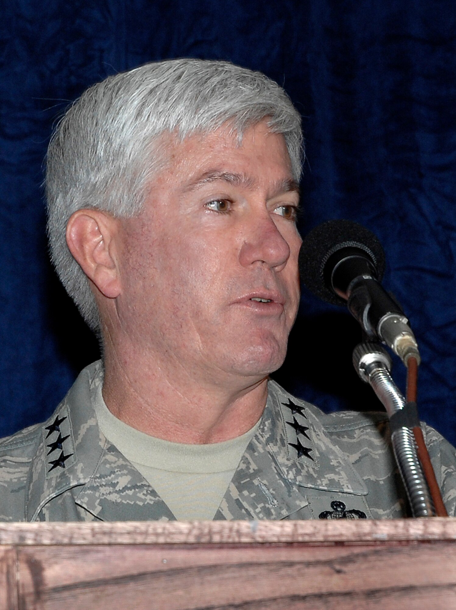 Lt. Gen. Tom Owen addresses Air Force Materiel Command and defense industry leaders at an Air Force Association Technology Symposium Sept. 3, 2009 at Wright-Patterson Air Force Base, Ohio. General Owen is Aeronautical Systems Center commander. (Air Force photo/William Pugh)