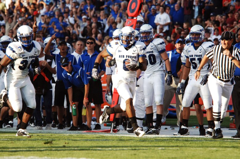 Football Falcons Feast On Turnovers Down New Mexico 37 13 U S