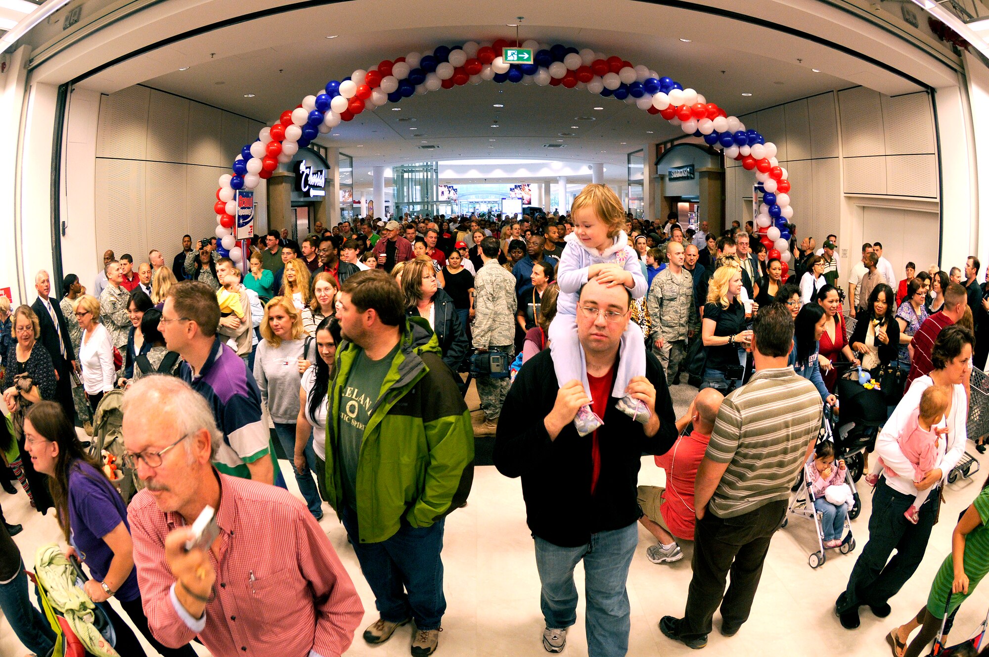 Members of the Kaiserslautern Military Community rush into the new AAFES exchange after the third and final phase of the Kaiserslautern Military Community Center opened with a ribbon cutting ceremony for its newly, 165,000 square-foot store at Ramstein Air Base, Germany, Sept. 21, 2009. (U.S. Air Force photo by Tech. Sgt. Kenneth Bellard)