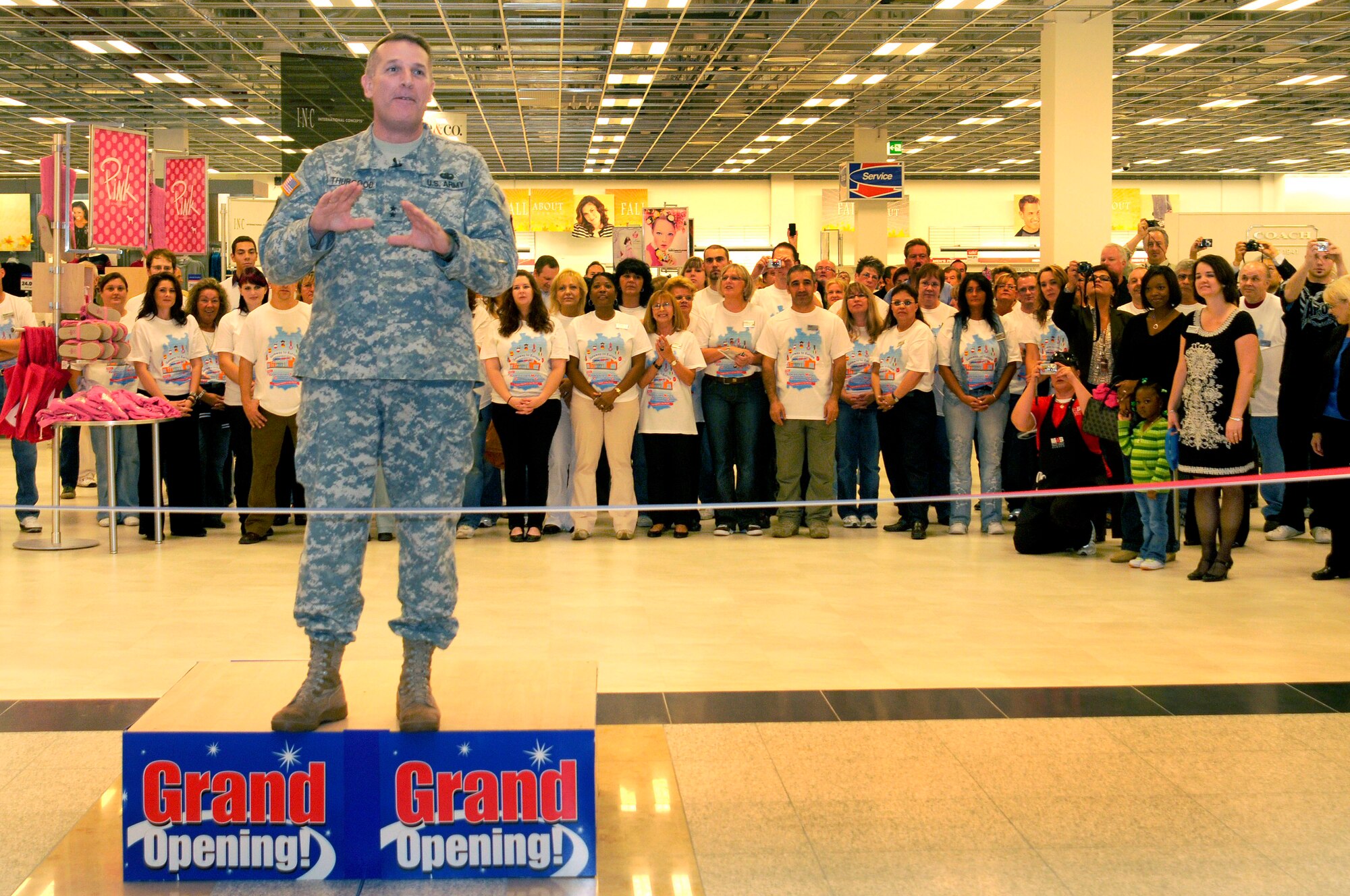 U. S. Army Maj. Gen. Keith L. Thurgood, AAFES commander, thanks Kaiserslautern Military Community members for making the KMC Center grand opening possible as AAFES employees gather for the ribbon cutting ceremony, Ramstein, Germany, Sept. 21, 2009. (U.S. Air Force photo by Tech. Sgt. Kenneth Bellard)