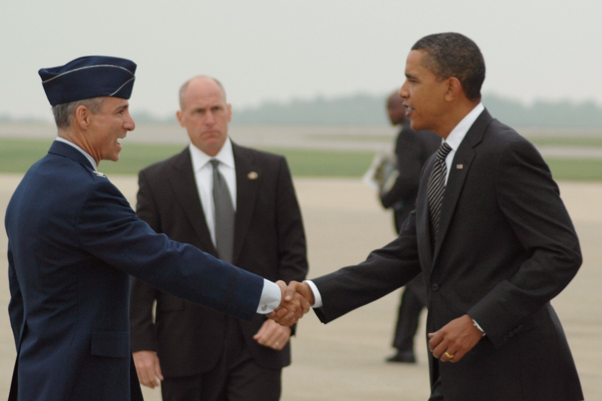 YOUNGSTOWN AIR RESERVE STATION, Ohio -- Col. Karl McGregor, the commander of the 910th Airlift Wing, shakes hands with President Barack Obama shortly after the landing of Air Force One on the flightline here, Sept. 15, 2009. The president visited the Youngstown area to give a speech on economics to workers at the General Motors Corp. assembly plant in Lordstown, Ohio. (U.S. Air Force photo by Master Sgt. Bob Barko Jr)  