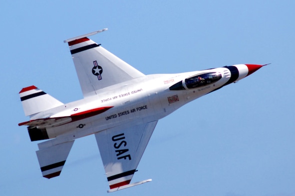 HICKAM AIR FORCE BASE, Hawaii -- The Thunderbirds, U.S. Air Force Demonstration Squadron, perform over Hickam Air Force Base, Hawaii, during the "Wings Over the Pacific," Open House Sept. 19 before a crowd of more than 42,000. The Thunderbirds demonstrate the capabilities the F-16 Fighting Falcon by performing combat maneuvers during their aerial demonstration. This is Hickam's first open house since 2003, and a crowd of nearly 100,000 paid a visit during the weekend. (U.S. Air Force photo/Staff Sgt. Mike Meares)