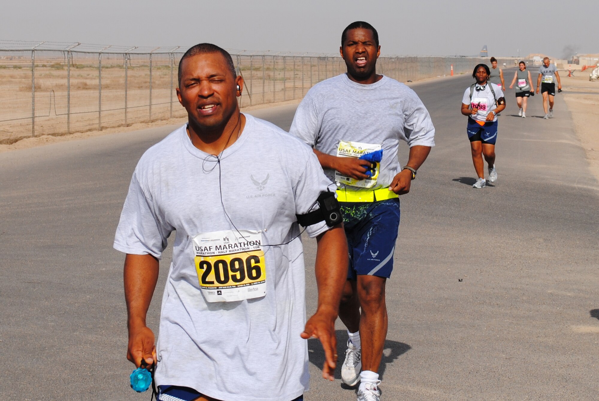 Master Sgt. Earnest Kincade(second from the left), 407th Expeditionary Force Support Squadron NCOIC, Readiness/Recreation Flight Chief, paces himself during the Air Force Half-Marathon at Ali Base Iraq, Sept. 19, 2009. Sergeant Kincade was among nearly 400 Airmen, Soldiers, Sailors and civilians that participated in the challenge. He is deployed from 354th Force Support Squadron, Eielson Air Force Base, Alaska and is a native of Eudora, Ariz. (courtesy photo)
