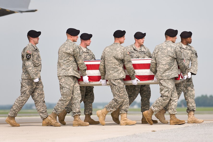 A U.S. Army carry team transfers the remains of Army Spc. Demetrius L. Void, of Orangeburg, S.C., at Dover Air Force Base, Del., September 16. Spc. Void was assigned to the 57th Expeditionary Signal Battalion, 11th Signal Brigade, III Corps, Fort Hood, Texas. (U.S. Air Force photo/Roland Balik)