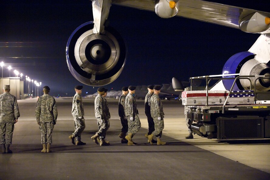 13 September 2009  USAF Photo by Jason Minto.  A U.S.  Army carry teams transfers the remains of Army Sergeant First Class Duane A. Thornsbury., of Bridgeport, WV., at Dover Air Force Base, Del., Sept 13, 2009.  
