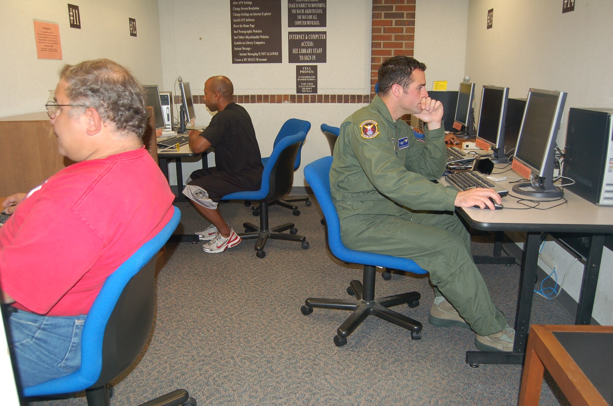 Library patrons use the computers at the Peterson library Sept. 16. The library received the Department of Defense Morale, Welfare and Recreation Premier Status Award at an annual DoD library workshop in July. The library is one of seven throughout the Air Force to win the award for exceeding core MWR standards. The library offers 18 computer stations with commercial Internet access and Wi-Fi amongst its many resources. (Air Force photo by Thea Skinner)