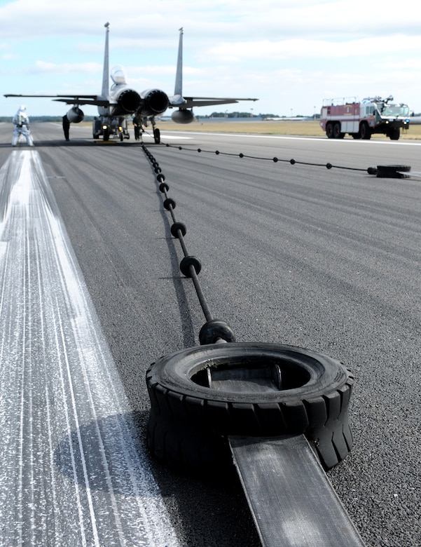 Base aircraft arresting system tested with 48th FW help > Royal Air