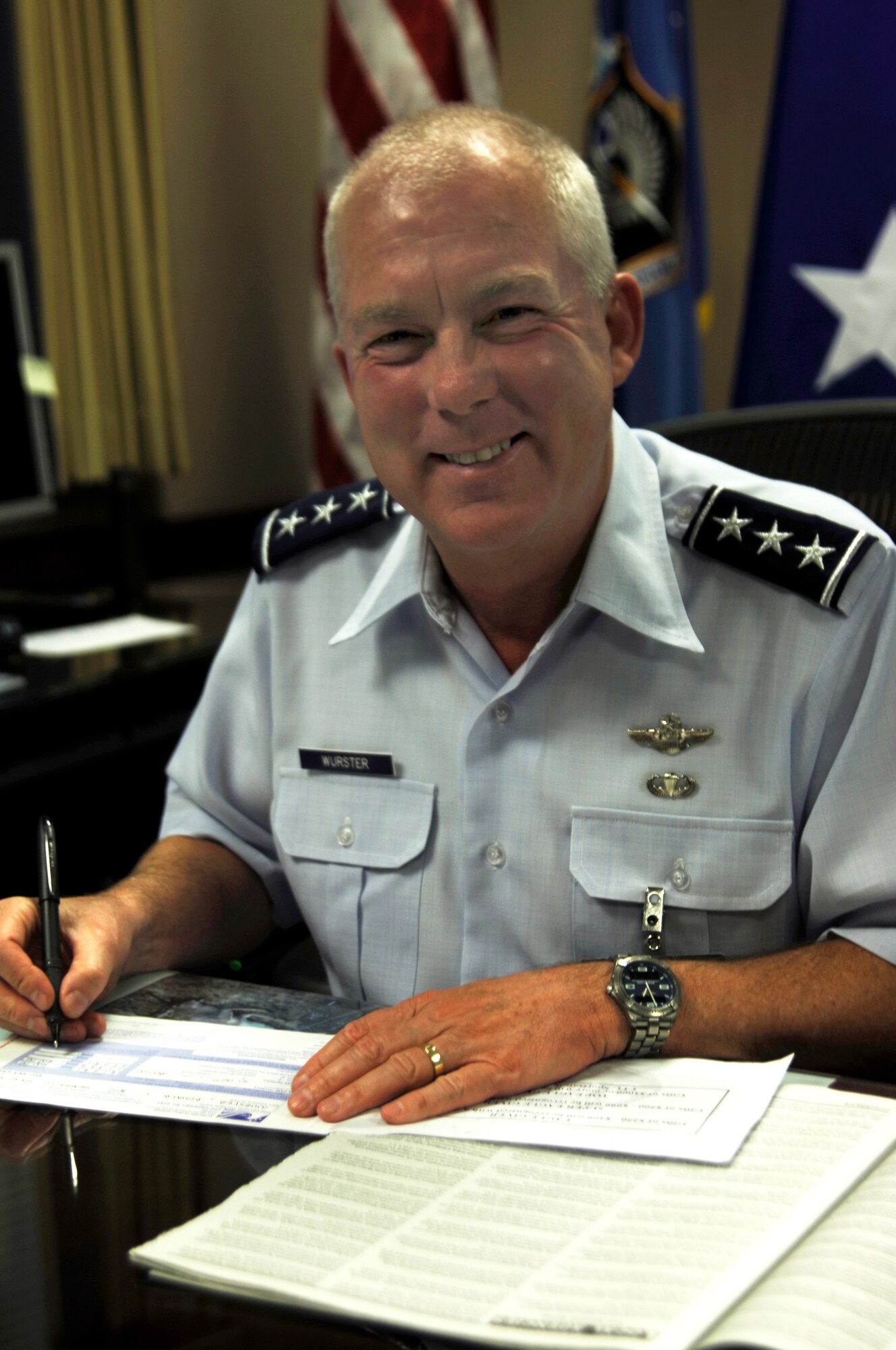 HURLBURT FIELD, FL ? Lt. Gen. Donald Wurster, Commander Air Force Special Operations Command, makes a contribution to the Combined Federal Campaign Sept. 21.  Pledges made by Federal civilian, postal and military donors during the campaign season support eligible non-profit organizations that provide health and human service benefits throughout the world (U.S. Air Force photo/Senior Airman Sheila deVera)