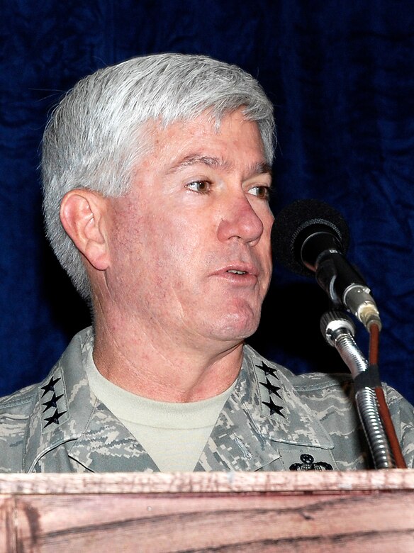 Lt. Gen. Thomas J. Owen addresses Air Force Materiel Command and defense industry leaders at an Air Force Association Technology Symposium Sept. 3, 2009, at Wright-Patterson Air Force Base, Ohio. General Owen is the Aeronautical Systems Center commander. (U.S. Air Force photo/William Pugh)