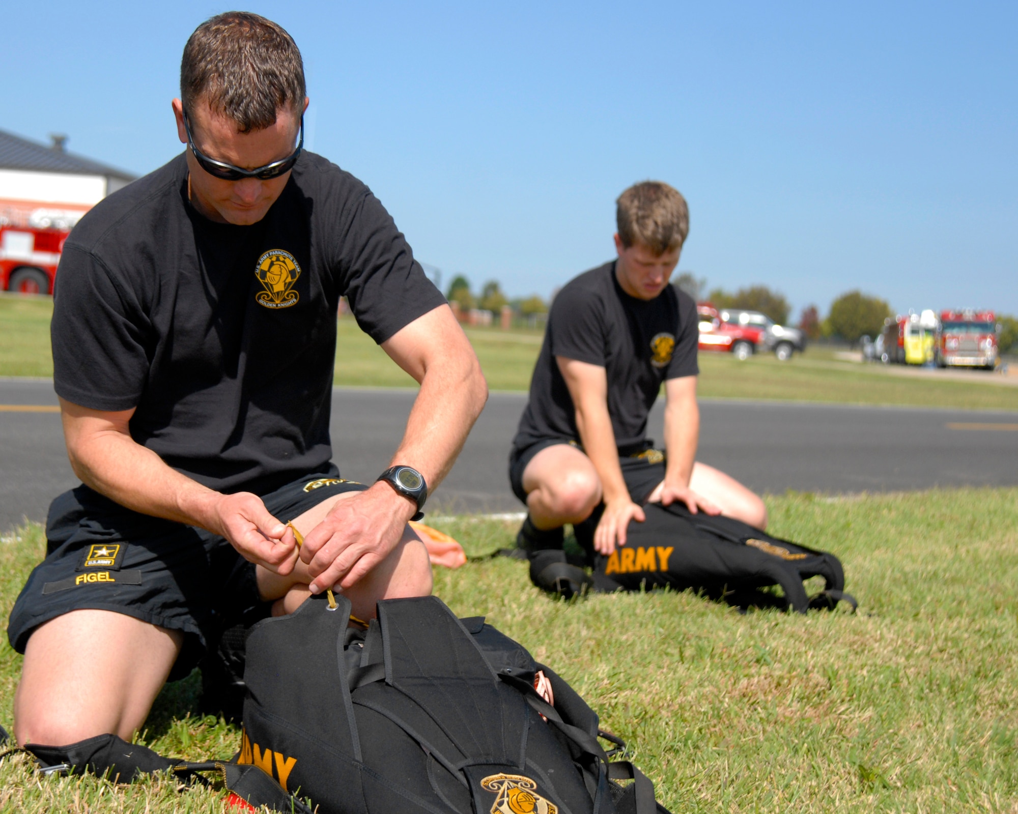 SCOTT AIR FORCE BASE, Ill. -- Sergeants Aaron Figel and Reese Pendelton pack their parachutes in preparation of their jump Saturday during the Scott AFB 2009 Airpower over the Midwest Air Show. (U.S. Air Force Photo by/ Senior Airman Andrew Davis) 