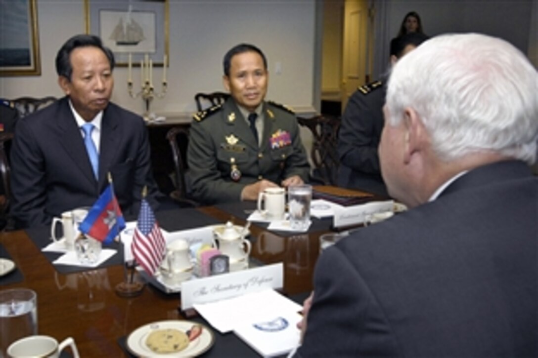Cambodian National Defense Minister Gen. Tea Banh, left, meets with U.S. Defense Secretary Robert M. Gates, foreground, in the Pentagon, Sept. 21, 2009, to discuss bilateral security issues.  Also participating in the talks is Lt. Gen. Man Sowath, right, the Cambodian general director for policy and international affairs.  