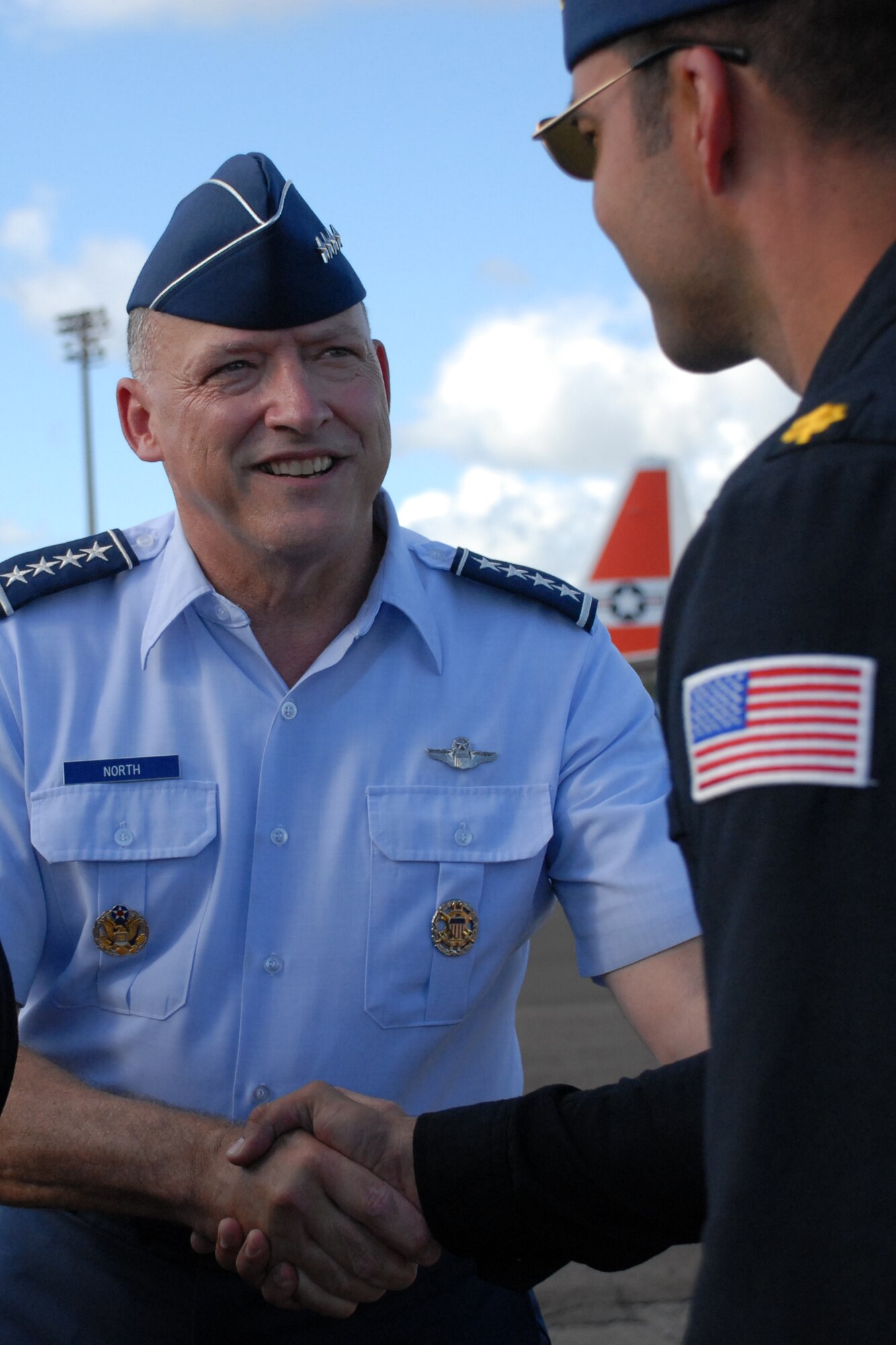 HICKAM AIR FORCE BASE, Hawaii -- Gen. Gary North, Commander, Pacific Air Forces, presents a Kekoa statue as a token of thanks for their support to Hickam?s 2009 ?Wings Over the Pacific? Open House. The Thunderbirds demonstrate the capabilities the F-16 Fighting Falcon by performing combat maneuvers during their aerial demonstration. This is Hickam's first open house since 2003, and a crowd of nearly 100,000 paid a visit during the weekend. (U.S. Air Force photo/Staff Sgt. Mike Meares) 