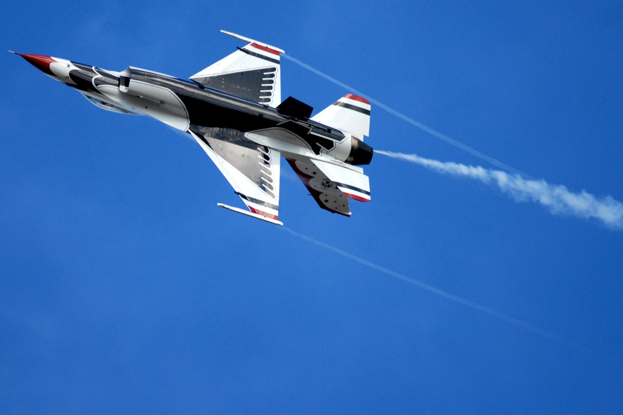 HICKAM AIR FORCE BASE, Hawaii -- The Thunderbirds, U.S. Air Force Demonstration Squadron, perform over Hickam Air Force Base, Hawaii, during the "Wings Over the Pacific," Open House Sept. 20 before a crowd of more than 57,000. The Thunderbirds demonstrate the capabilities the F-16 Fighting Falcon by performing combat maneuvers during their aerial demonstration. This is Hickam's first open house since 2003, and a crowd of nearly 100,000 paid a visit during the weekend. (U.S. Air Force photo/Staff Sgt. Mike Meares)