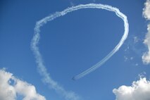 HICKAM AIR FORCE BASE, Hawaii -- The Thunderbirds, U.S. Air Force Demonstration Squadron, perform over Hickam Air Force Base, Hawaii, during the "Wings Over the Pacific," Open House Sept. 20 before a crowd of more than 57,000. The Thunderbirds demonstrate the capabilities the F-16 Fighting Falcon by performing combat maneuvers during their aerial demonstration. This is Hickam's first open house since 2003, and a crowd of nearly 100,000 paid a visit during the weekend. (U.S. Air Force photo/Staff Sgt. Mike Meares)