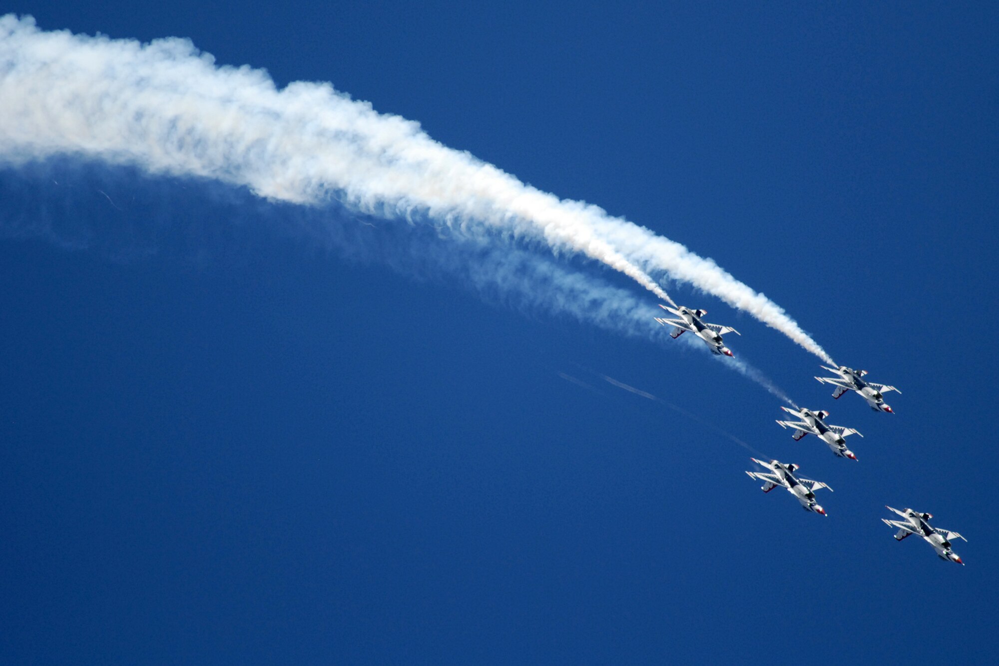 HICKAM AIR FORCE BASE, Hawaii -- The Thunderbirds, U.S. Air Force Demonstration Squadron, perform over Hickam Air Force Base, Hawaii, during the "Wings Over the Pacific," Open House Sept. 20 before a crowd of more than 57,000. The Thunderbirds demonstrate the capabilities the F-16 Fighting Falcon by performing combat maneuvers during their aerial demonstration. This is Hickam's first open house since 2003, and a crowd of nearly 100,000 paid a visit during the weekend. (U.S. Air Force photo/Staff Sgt. Mike Meares)