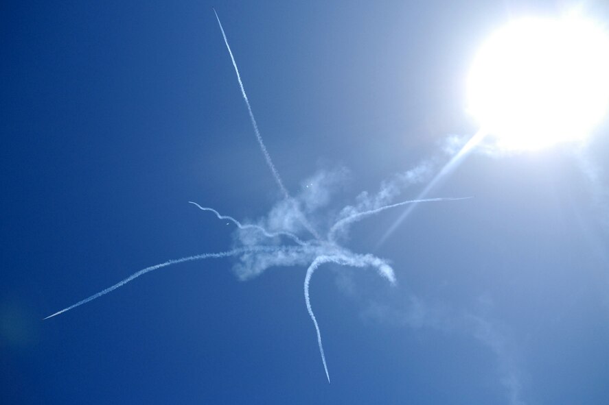 HICKAM AIR FORCE BASE, Hawaii -- The Thunderbirds, U.S. Air Force Demonstration Squadron, perform over Hickam Air Force Base, Hawaii, during the "Wings Over the Pacific," Open House Sept. 19 before a crowd of more than 42,000. The Thunderbirds demonstrate the capabilities the F-16 Fighting Falcon by performing combat maneuvers during their aerial demonstration. This is Hickam's first open house since 2003, and a crowd of nearly 100,000 paid a visit during the weekend. (U.S. Air Force photo/Staff Sgt. Mike Meares)