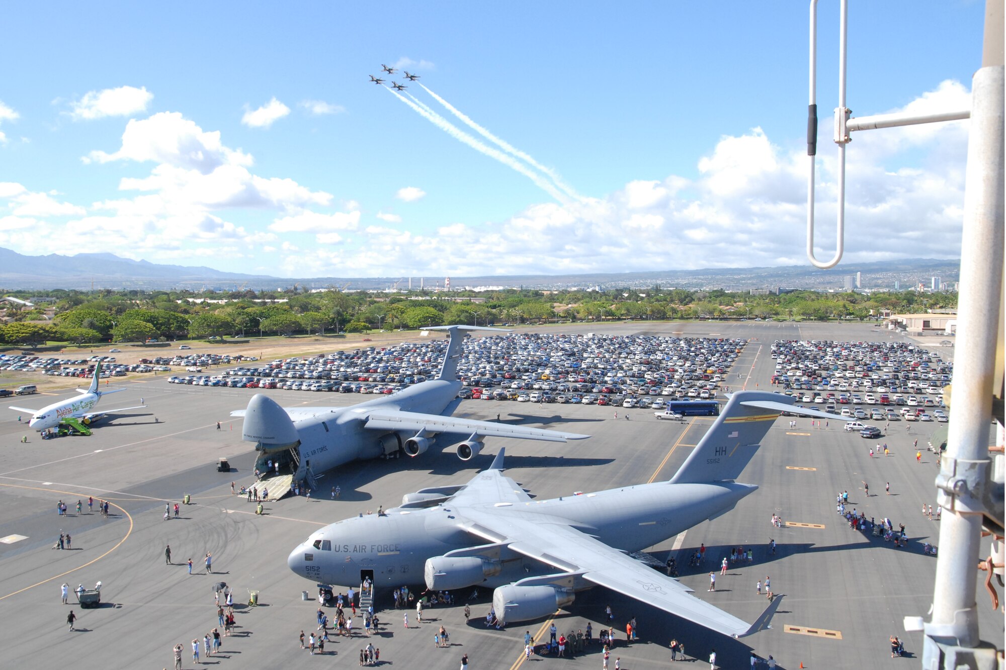 HICKAM AIR FORCE BASE, Hawaii -- The U.S. Air Force Thunderbirds, streak across the Hawaiian sky at the ?Wings over the Pacific? Open House aerial demonstration Sept. 19. The Thunderbirds, U.S. Air Force Demonstration Squadron, were the headliners during the open house. They demonstrate the capabilities the F-16 Fighting Falcon by performing combat maneuvers during their aerial demonstration. This is Hickam's first open house since 2003, and a crowd of nearly 100,000 paid a visit during the weekend. (U.S. Air Force photo/Staff Sgt. Mike Meares)