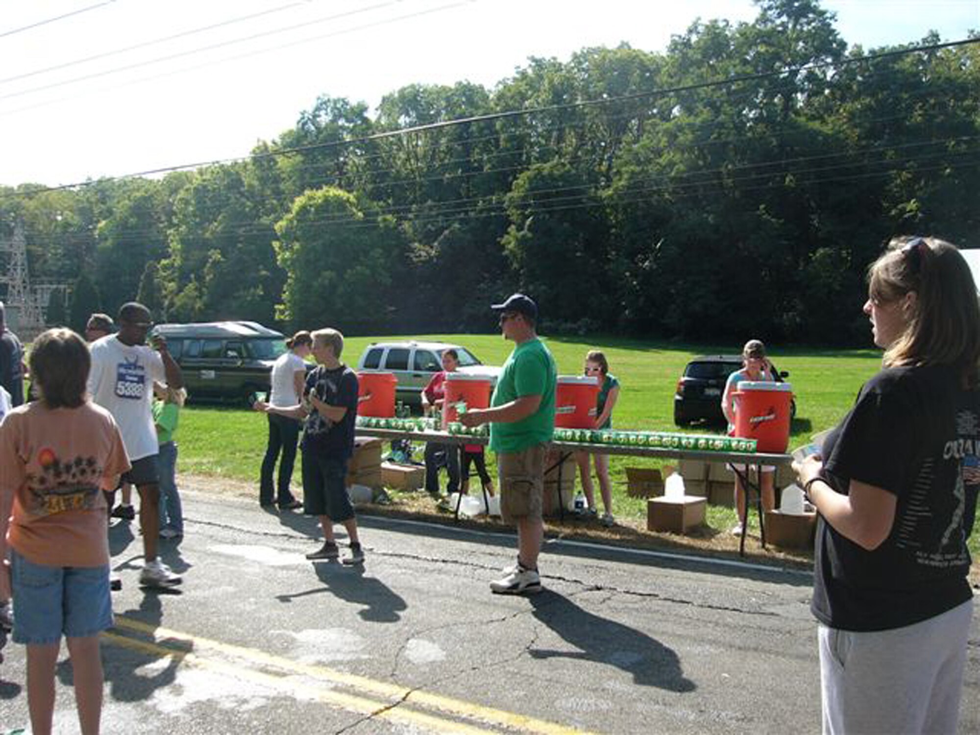 WRIGHT-PATTERSON AIR FORCE BASE, Ohio – Reservists from the 445th Airlift Wing and their families supported the 2009 Air Force Marathon Sept. 19 by manning a hydration station along the route of the race.  The more than 30 volunteers passed out water and Gatorade® and cheered on each participate as they raced by.  (U. S. photo/Chief Master Sgt. Aaron Mouser)