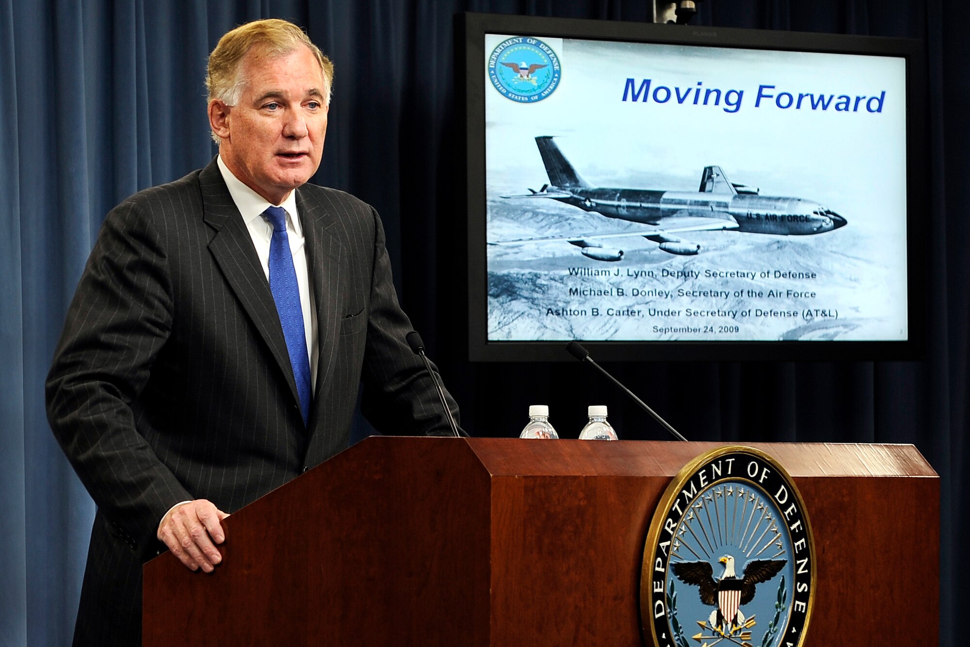 Deputy Secretary of Defense William Lynn, speaks with members of the press about the Air Force KC-X aerial tanker program during a press conference with Secretary of the Air Force Michael Donley and Under Secretary of Defense for Acquisition Technology and Logistics Ashton Carter at the Pentagon, Sept. 24, 2009.  (Defense Department photo/Cherie Cullen)
