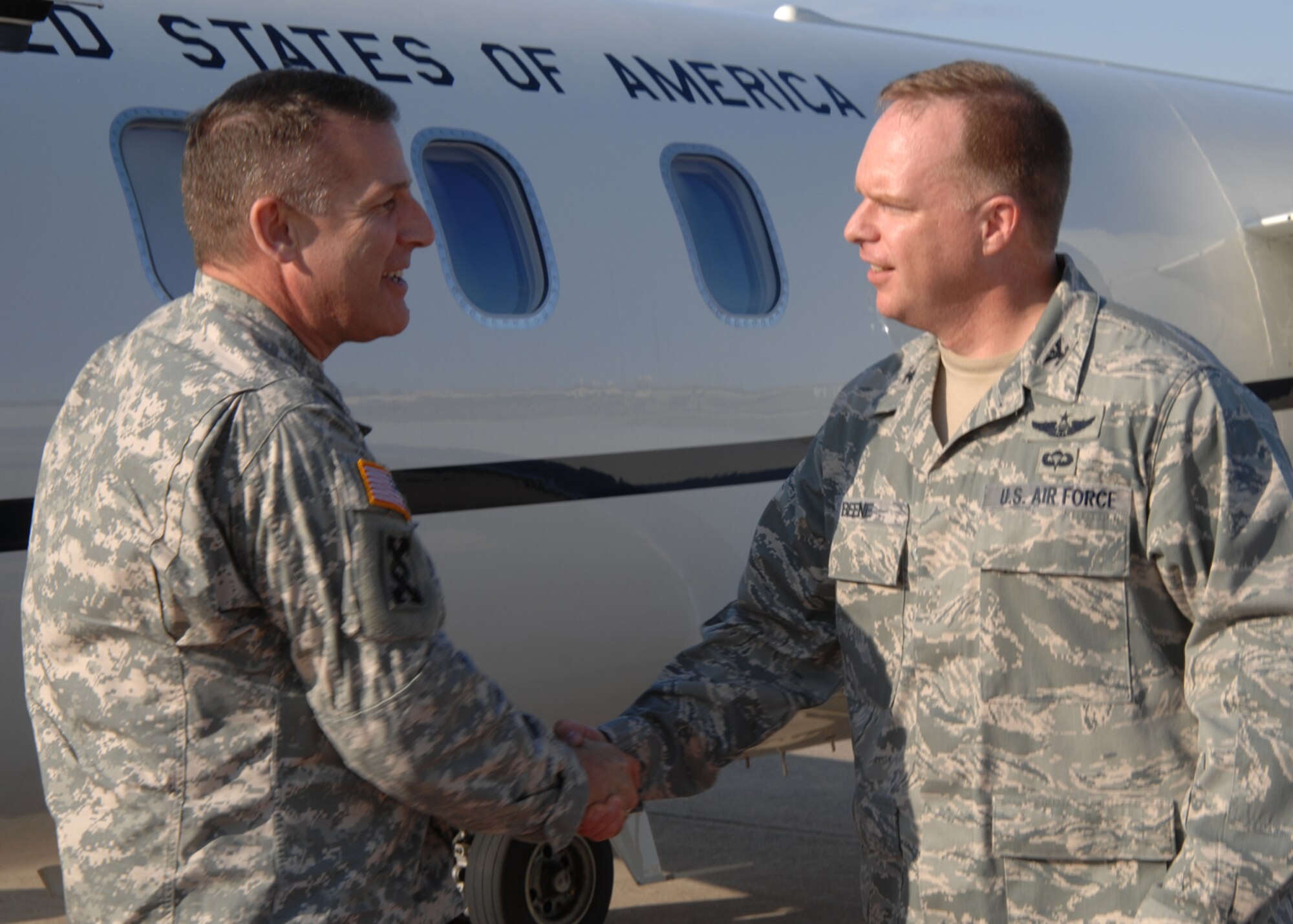 Maj. Gen. Keith Thurgood, Army and Air Force Exchange Service commander, is welcomed by Col. Eric Beene, 39th Air Base Wing commander, upon arrival Tuesday, September 22, 2009, at Incirlik Air Base, Turkey. General Thurgood’s visited Incirlik to meet the AAFES staff, learn base specific procedures and offer advice.  (U.S. Air Force photo/Staff Sgt. Lauren Padden)
