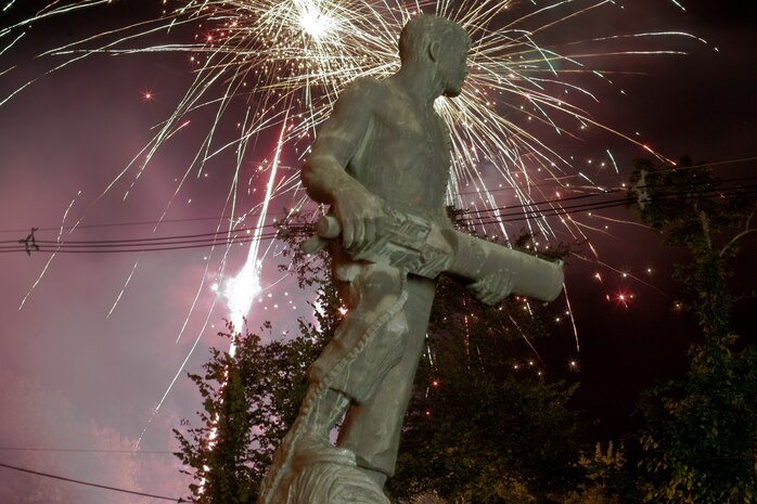 Fireworks erupt over the John Basilone Statue in Raritan, N.J., Sept. 25. The entire weekend feature events meant to honor and celebrate the Marine Medal of Honor recipient. (Marine Corps photo by Sgt. Randall A. Clinton)