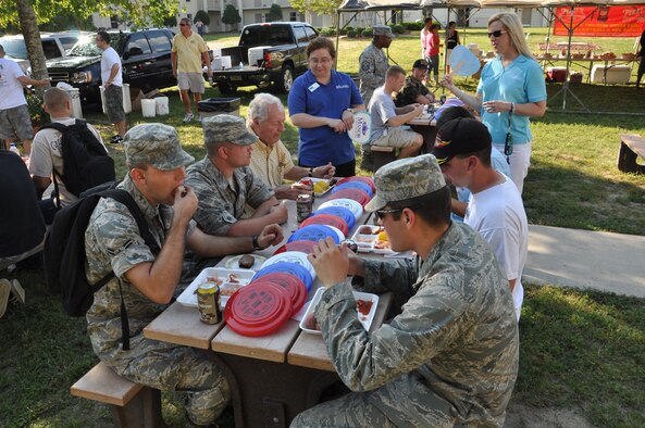 First sergeants, commanders and community members spent time with Eglin’s dorm residents during a shrimp boil held by the Niceville-Valparaiso Chamber of Commerce Military Affairs Committee Sept. 25. The shrimp boil, attended by approximately 150 Airmen, was to show appreciation for Eglin’s most junior members. (Air Force photo by Staff Sgt. Bryan Franks)