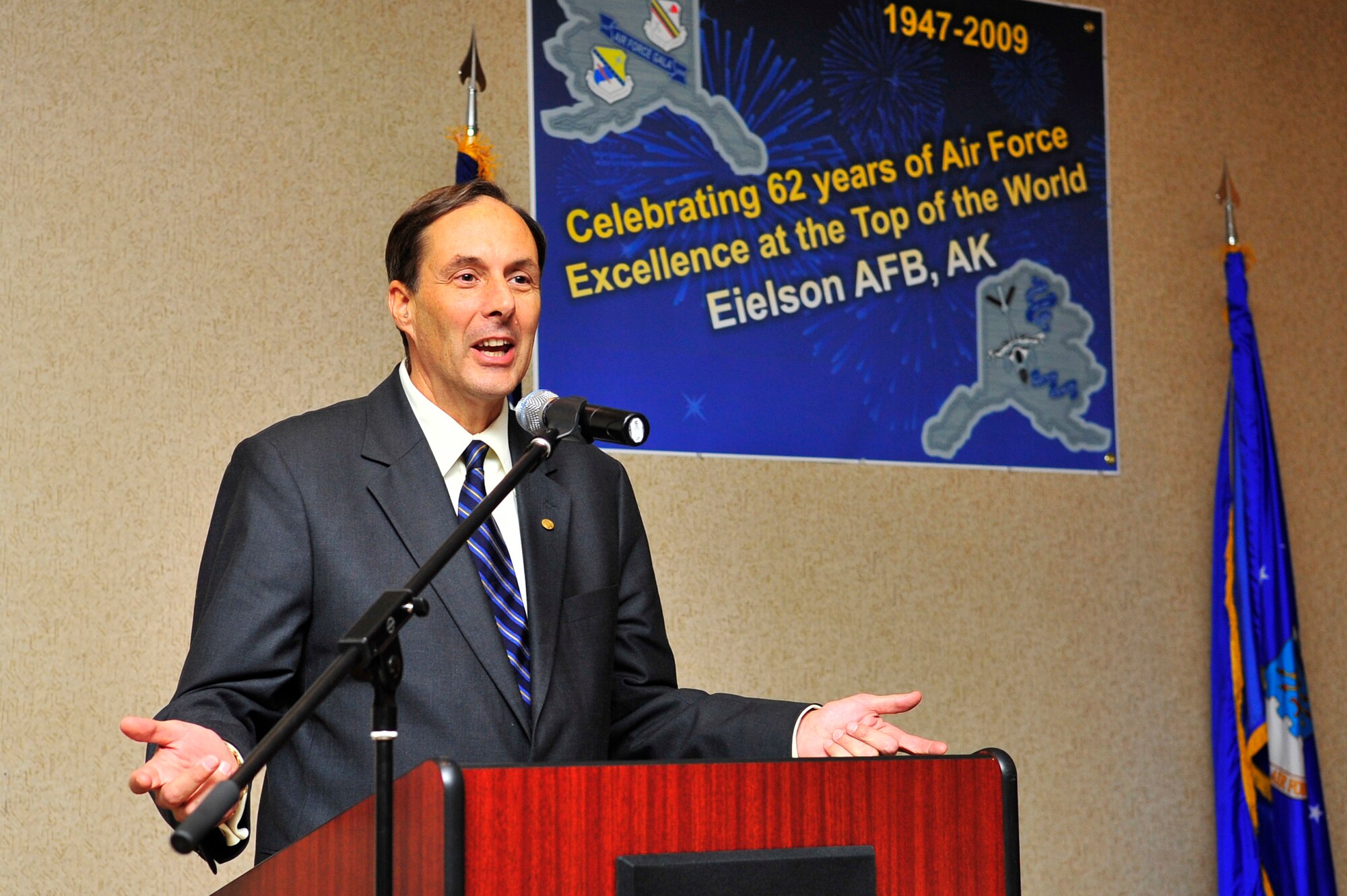 Alaska Lt. Gov. Craig Campbell addresses Airmen during the Air Force's 62nd Birthday celebration at the Yukon Club Sept. 25, 2009, Eielson Air Force
Base, Alaska. Prior to being appointed as Lieutenant Governor, Campbell served as the Adjutant General for the State of Alaska and the Commander of
the Alaska National Guard and the Commissioner of the Department of Military and Veterans Affairs. (U.S. Air Force photo/Staff Sgt. Christopher Boitz)
