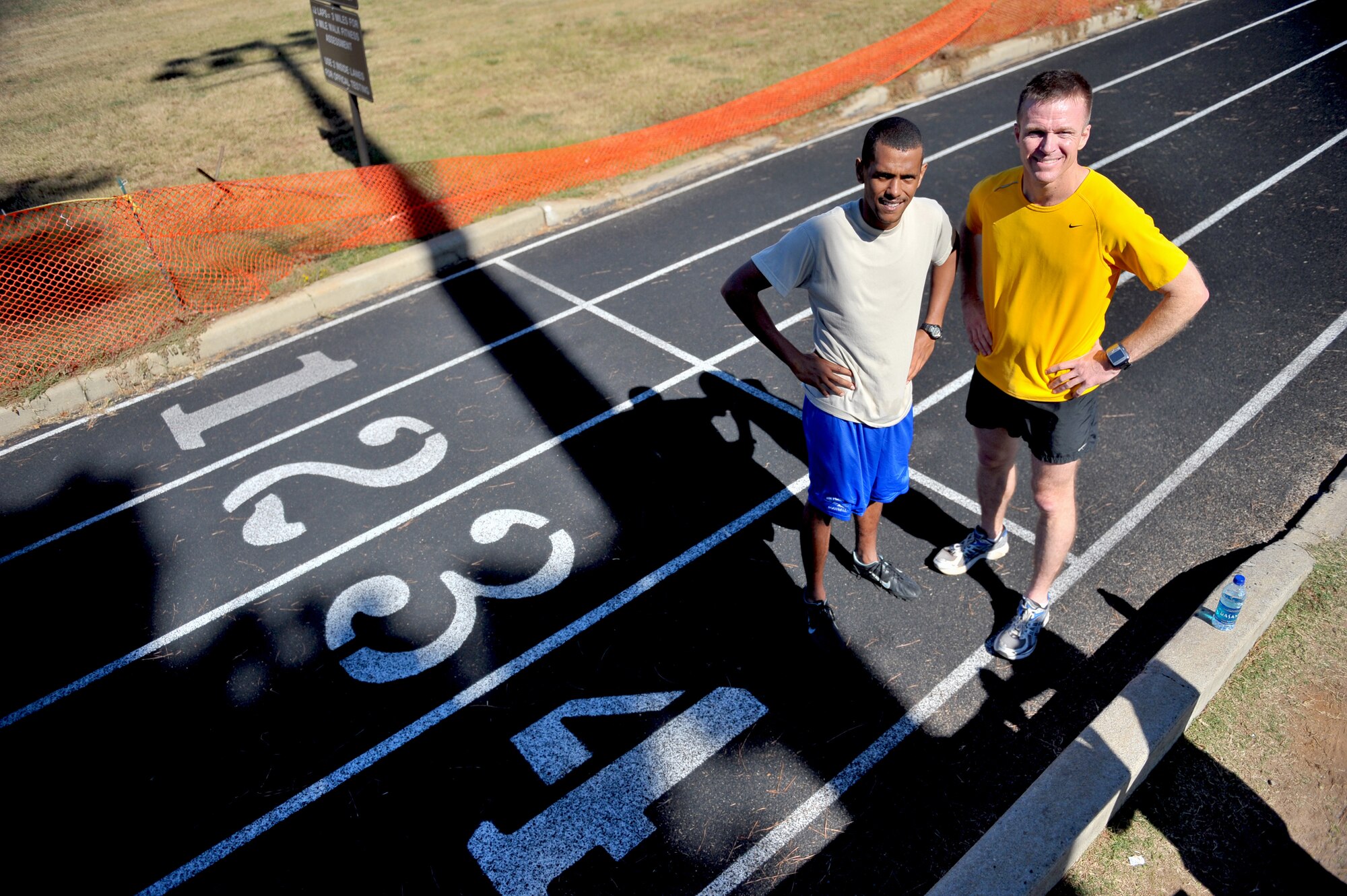 SHAW AIR FORCE BASE, S.C. -- Lieutenant Col. Ken Ekman, 79th Fighter Squadron commander, right, and Airman 1st Class Joshua Loatman, 20th Communications Squadron, take first and second place respectively during the one mile and 5-kilometer runs, Sept. 29. The events are part of the 2009 Viper Challenge. The annual event allows for unit teams to go head-to-head in different sporting events throughout the day. The team that accumulates the most points receives the coveted Commander's Cup. (U.S. Air Force photo/Senior Airman Kathrine McDowell)
