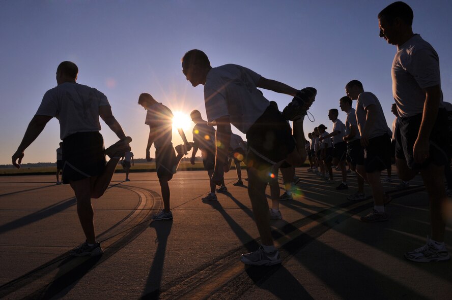 SHAW AIR FORCE BASE, S.C. -- Airmen of the 20th Fighter Wing, stretch before a wing formation run Sept. 30. (U.S. Air Force photo/Senior Airman Kathrine McDowell)