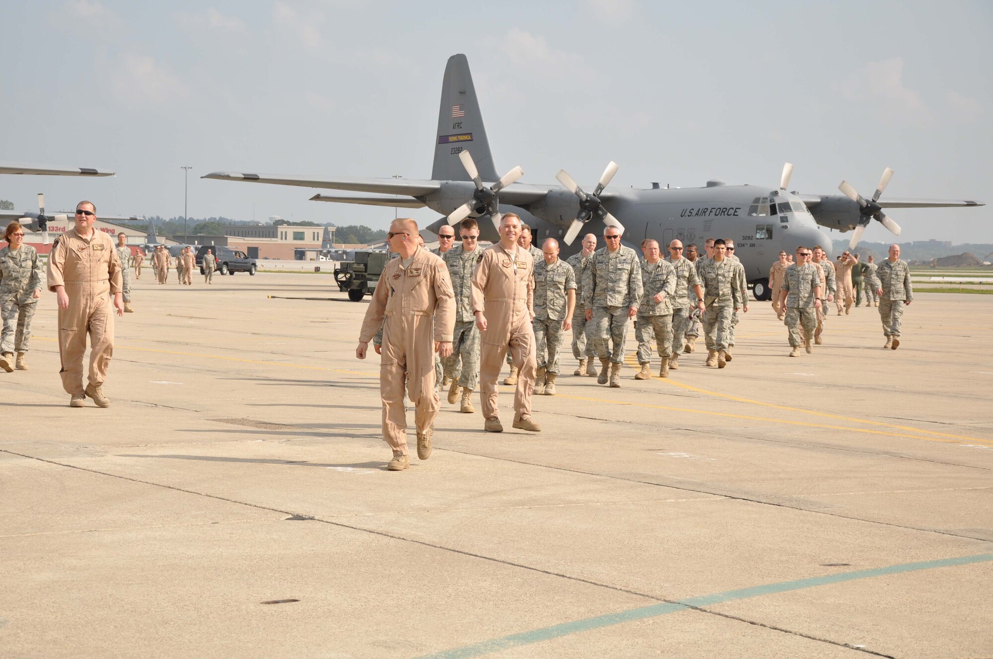 934th Airlift Wing members return from Southwest Asia Sept. 11. (Air Force Photo/Tech. Sgt. Bob Sommer)