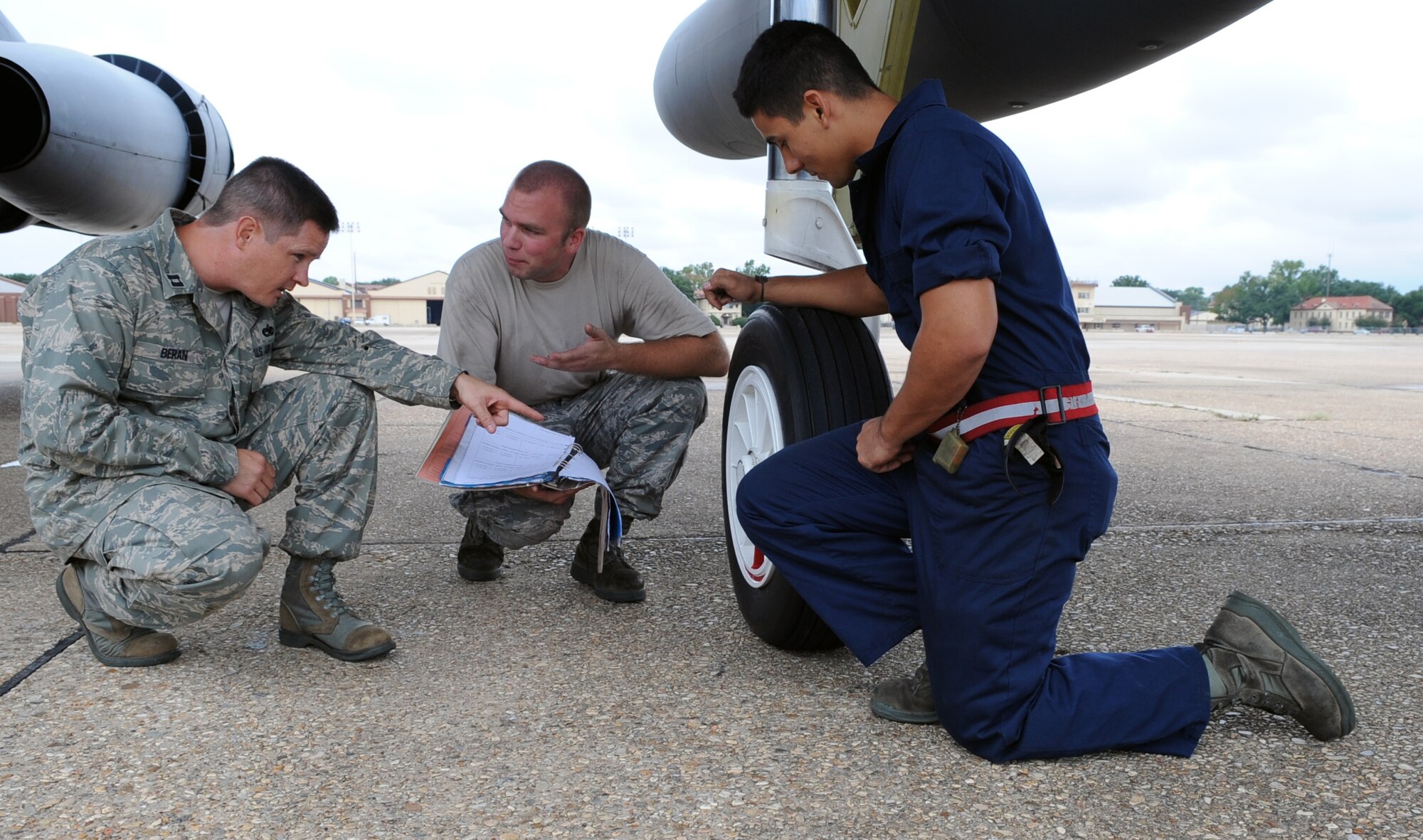 Capt. Gordon Beran, 2nd Aircraft Maintenance Squadron, points at a B-52H Stratofortress’ wheel as Senior Airman Christopher Tomes, and Airman 1st Class Francisco Tapia, discuss the reason why a portion of the wheel is painted red at Barksdale Air Force Base, La., September 22, 2009. Captain Beran recently graduated a demanding 14 week course at the Advance Maintenance and Munitions Officers School at Nellis Air Force Base, Nev. Both Airmen are from the 96th Bomb Squadron at Barksdale.(U.S. Air Force photo/Senior Airman Alexandra Longfellow)