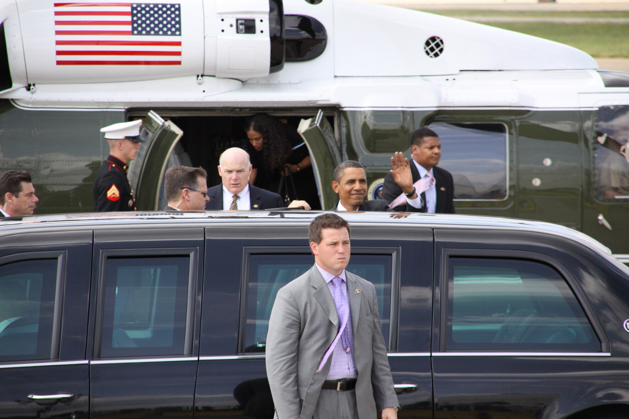 President Barack Obama stepping off of Marine One after landing at the 911th Airlift Wing, Pittsburgh, Pa. The Presidents was here to speak at the American Federation of Labor and Congress of Industrial Organizations (AFL-CIO) convention in Pittsburgh, Pa. on September 15, 2009.
