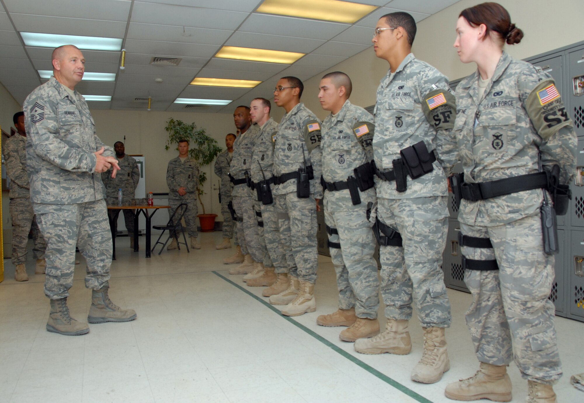 U.S. Air Forces Central Command Chief Scott H. Dearduff gives some encouraging words and feedback during his visit to the 379th Expeditionary Security Forces Squadron at Camp As Saliyah, Southwest Asia Sept. 25, 2009.  (U.S. Air Force photo/Staff Sgt. Vernon J. Cunningham)