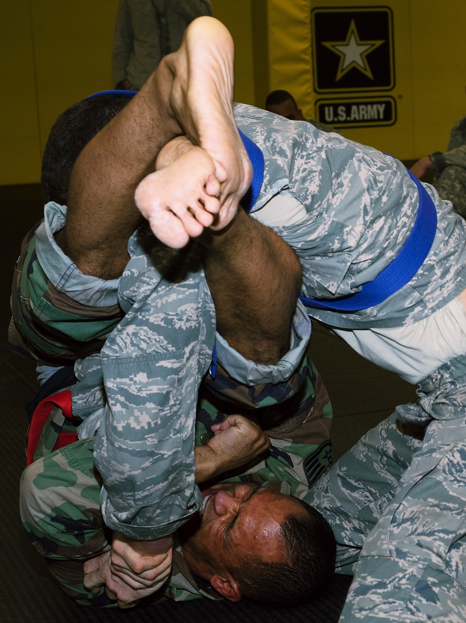 LANGLEY AIR FORCE BASE, Va. – Senior Airman Joseph Garcia (blue), 94th Aircraft Maintenance Unit air armament journeyman, and Staff Sgt. Alexander Argudin (red), 633d Air Base Wing Communications Squadron system administrator, spar during Modern Army Combatives training at Fort Eustis March 31.  For the first time, Langley and Fort Eustis Service members merged in a session of combatives, which is the Army's version of hand-to-hand combat training. (U.S. Air Force photo/Staff Sgt. Barry Loo)